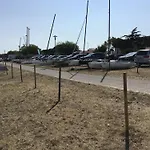 Villa Face à La *
